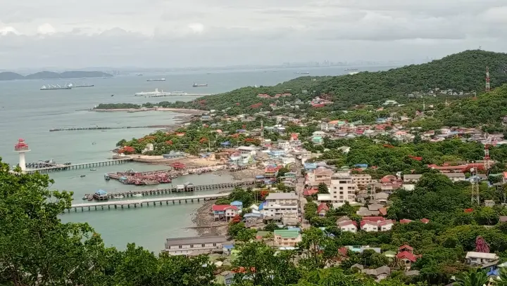 Tha Thewawong (ท่าเทววงษ์), Ko Sichang (เกาะสีชัง), Chon Buri (ชลบุรี), Thailand — เกาะสีชัง