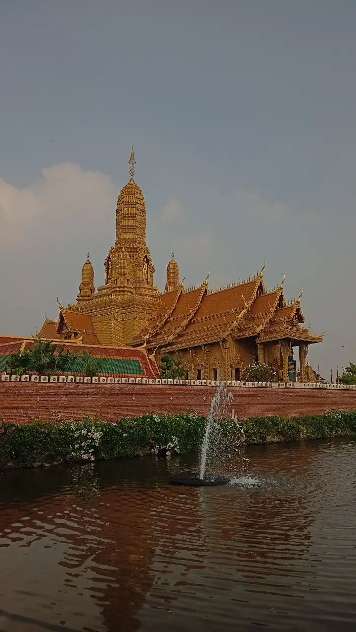 Thai Ban Mai (ท้ายบ้านใหม่), Mueang Samut Prakan (เมืองสมุทรปราการ), Samut Prakan (สมุทรปราการ), Thailand — พระที่นั่งวิหารสมเด็จ อยุธยา